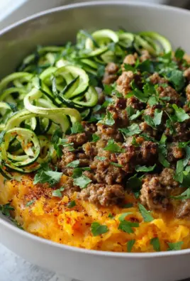 Blitzschnelle Low Carb Süßkartoffel Hackfleisch Zucchini Bowl