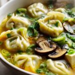 Herzhafte Vegane Dumpling Suppe mit Tofu & Pilzen Rezept
