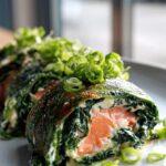 Spinat-Lachs-Rolle mit Spiegelei