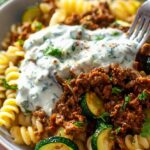 Türkische Pasta mit Hackfleisch und Joghurt-Sauce