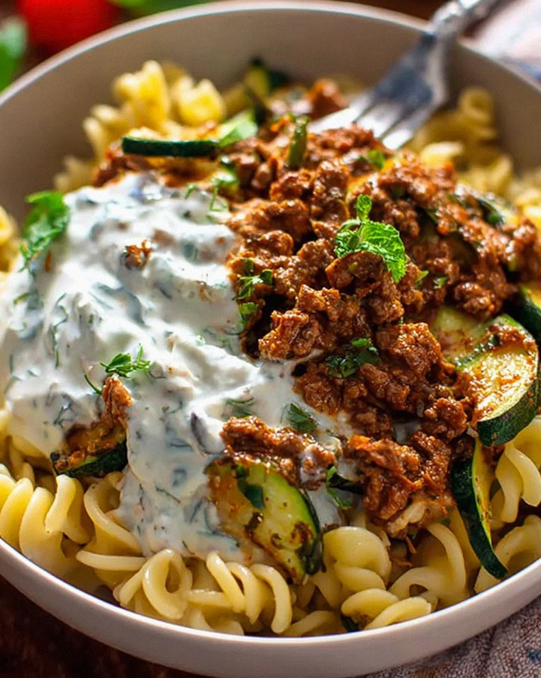 Türkische Pasta mit Hackfleisch und Joghurt-Sauce – Schritt 2